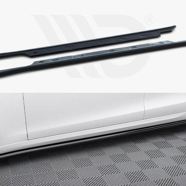 Two elongated, black side skirts are positioned above an image showing them installed along the lower sides of a white car, parked on a patterned gray surface.