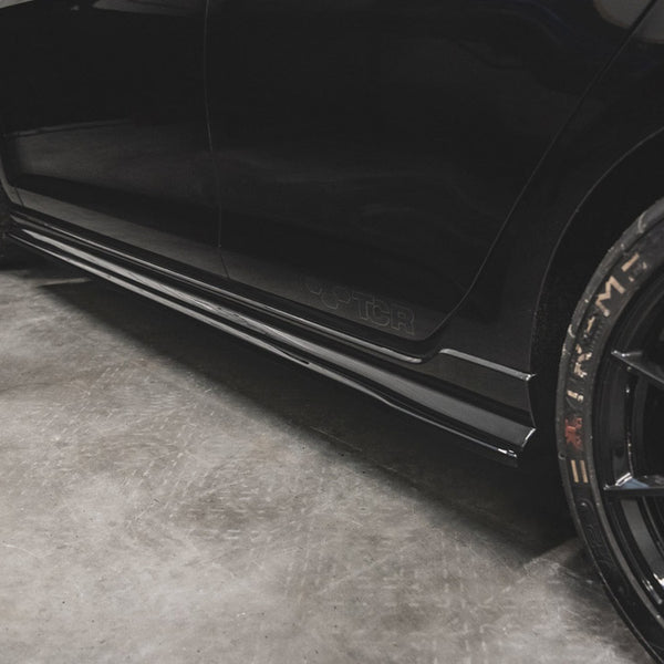 VW - Golf GTI TCR MK7 Facelift: Maxton Side Skirts