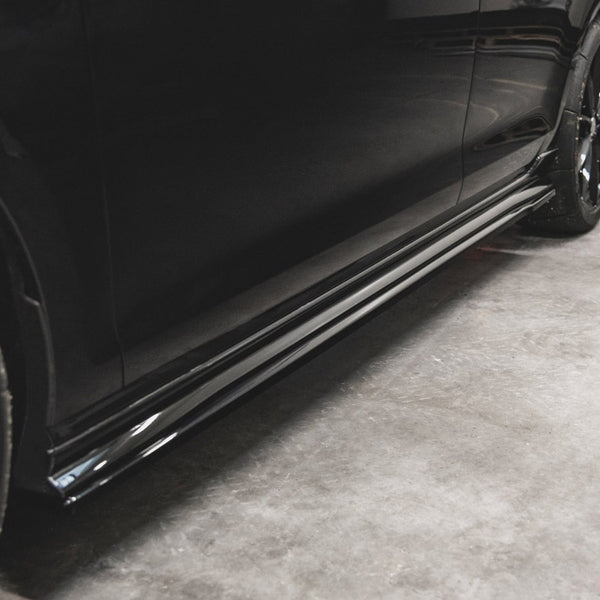 VW - Golf GTI TCR MK7 Facelift: Maxton Side Skirts