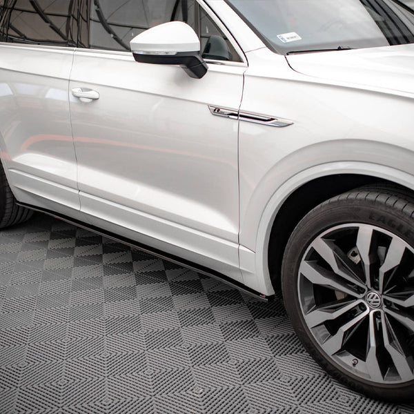 VW - Touareg R Line MK3: Maxton Side Skirts