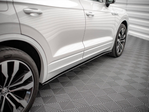VW - Touareg R Line MK3: Maxton Side Skirts