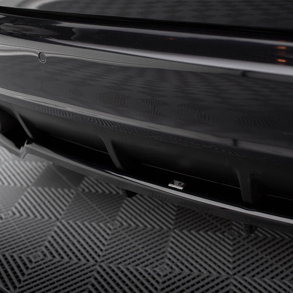Audi - RS6 Avant C6: Maxton Central Rear Splitter (Vertical Bars)