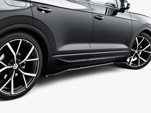 VW - Touareg R Line MK3 Facelift: Maxton Side Skirts