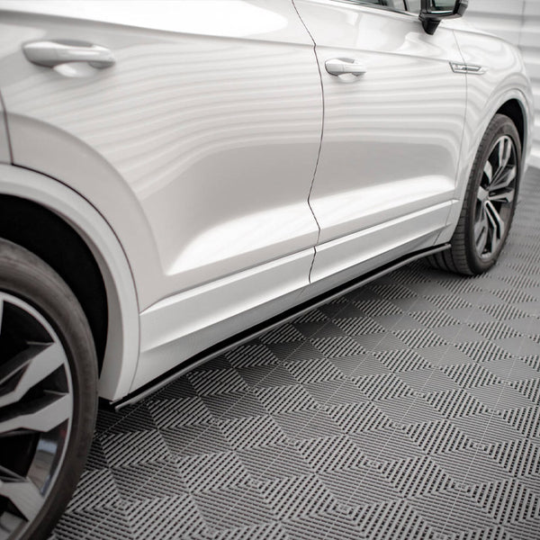 VW - Touareg R Line MK3: Maxton Full Body Kit