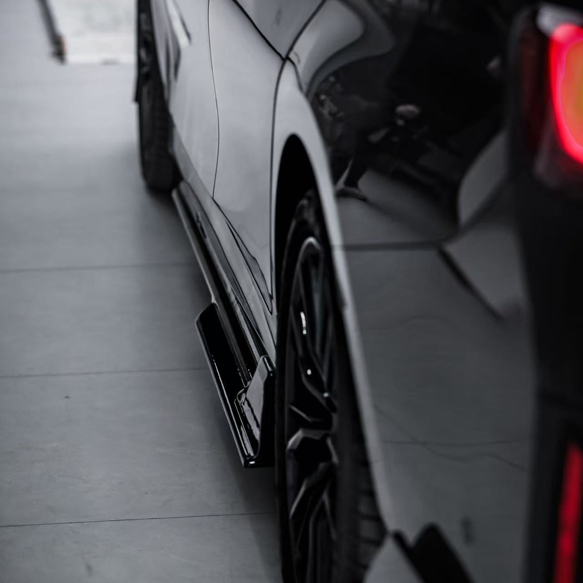 3 Series - G20 Facelift: Gloss Black LED Body Kit 22+