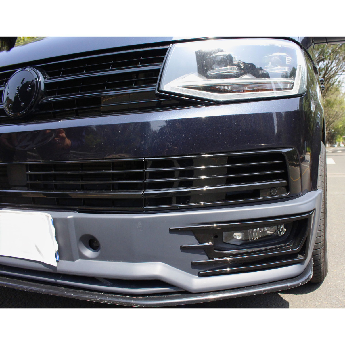 Transporter - T6: Gloss Black Lower Outer Grill with Sensor 15-19