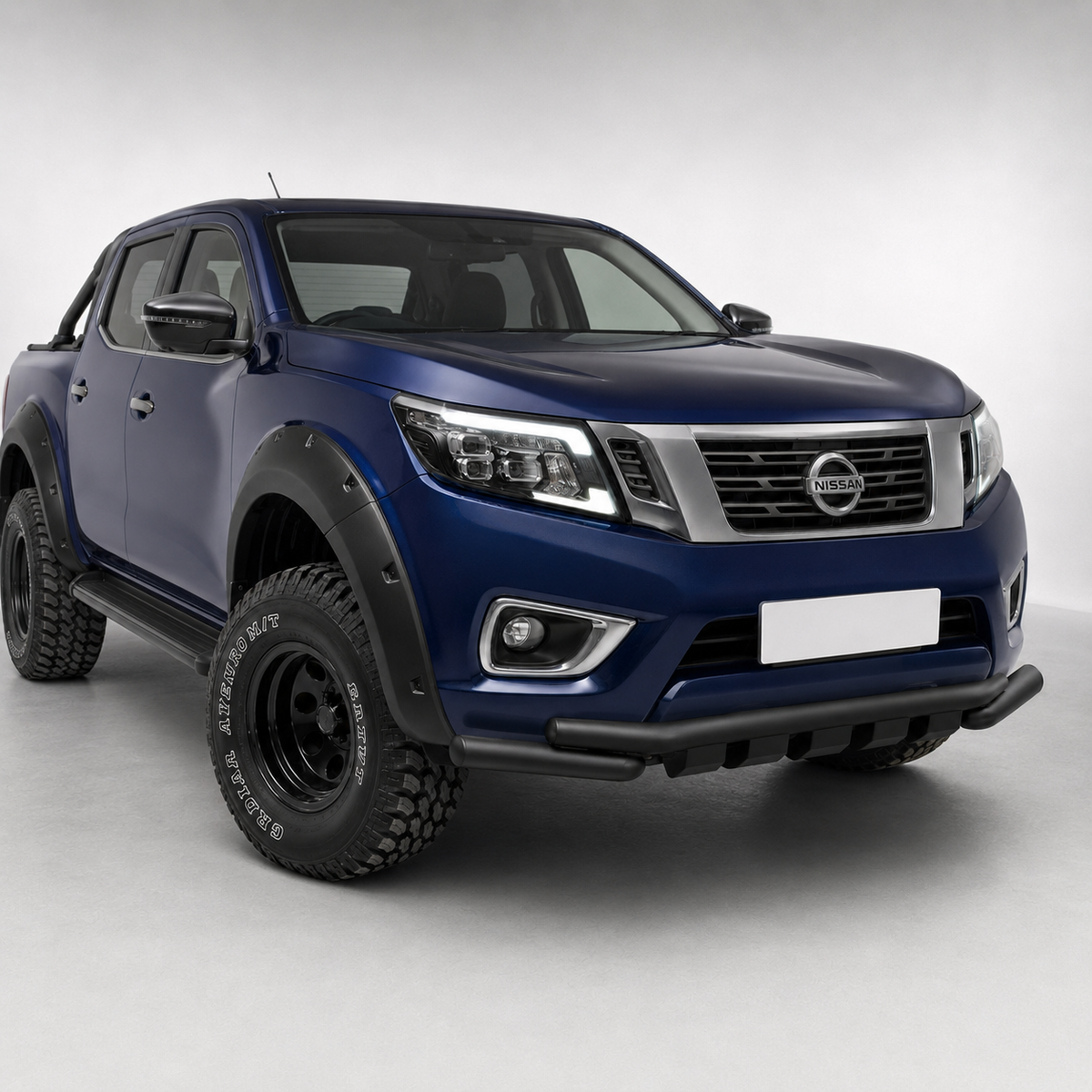 Navara - D23/NP300: Black Front Nudge Bar 14-24