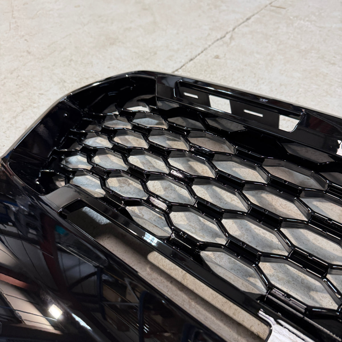 Ranger - T7: Gloss Black Badgeless Grill 15-17