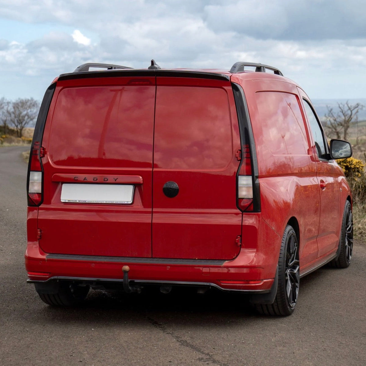 Caddy - MK5 SWB: Gloss Black Side Skirts V1 Style 21+