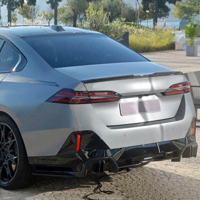 5 Series - G60: Gloss Black Boot Spoiler V1 Style 24+