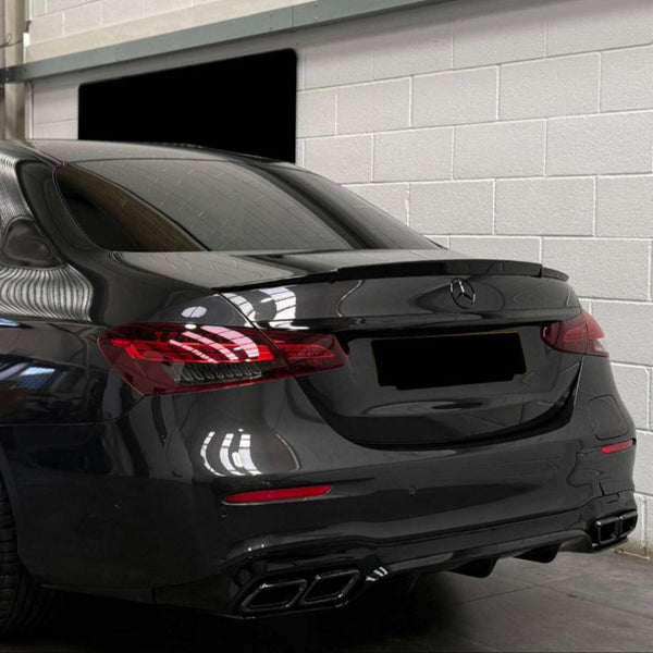 E Class - W213 Facelift: Gloss Black Rear Diffuser with Exhaust Tips 21-23