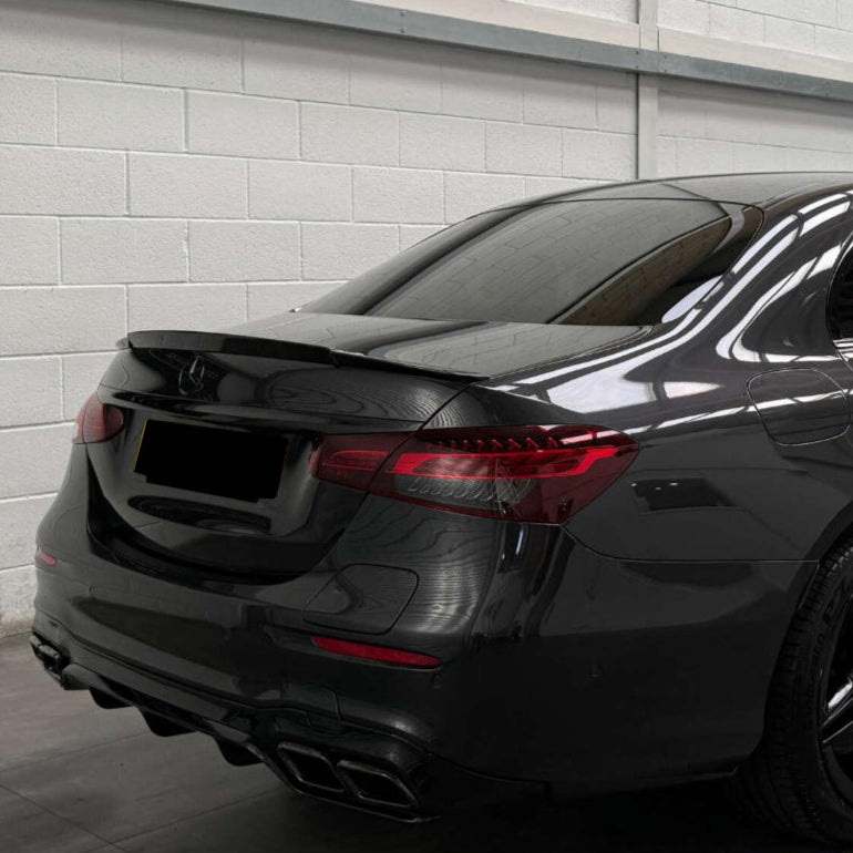 E Class - W213 Facelift: Gloss Black Rear Diffuser with Exhaust Tips 21-23