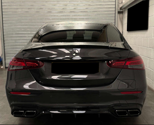 E Class - W213 Facelift: Gloss Black Rear Diffuser with Exhaust Tips 21-23