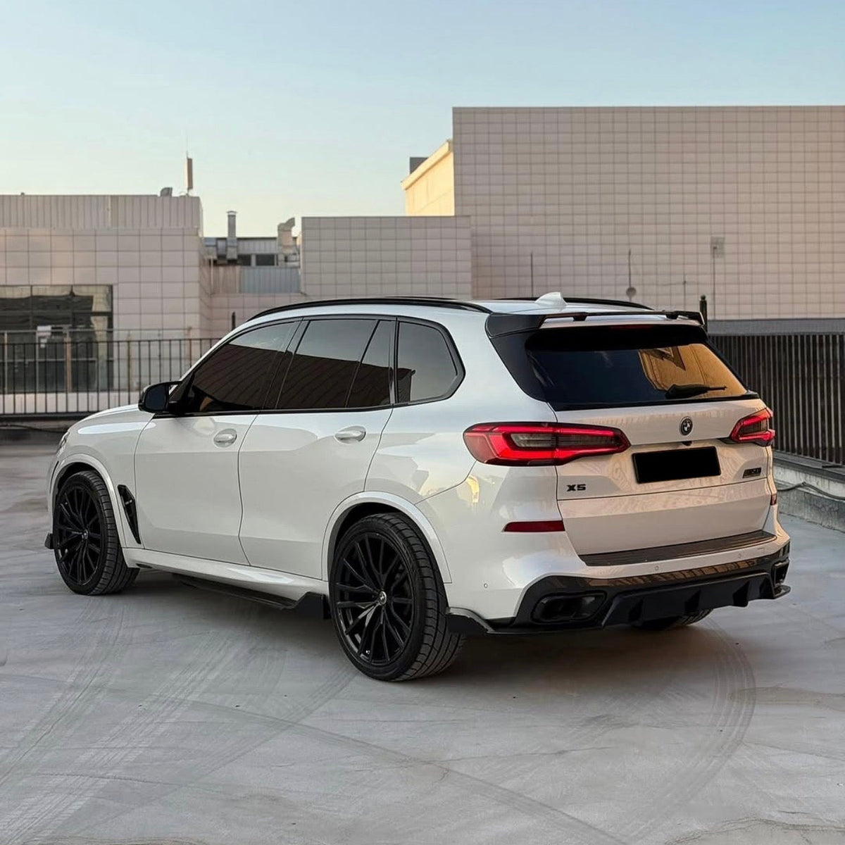 X5 - G05 Pre-Facelift: Gloss Black Body Kit 19-22