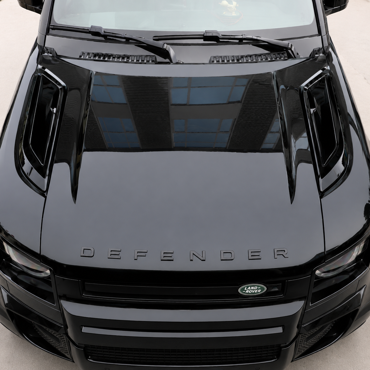 Defender - L663: Gloss Black V1 Hood Vent 20+