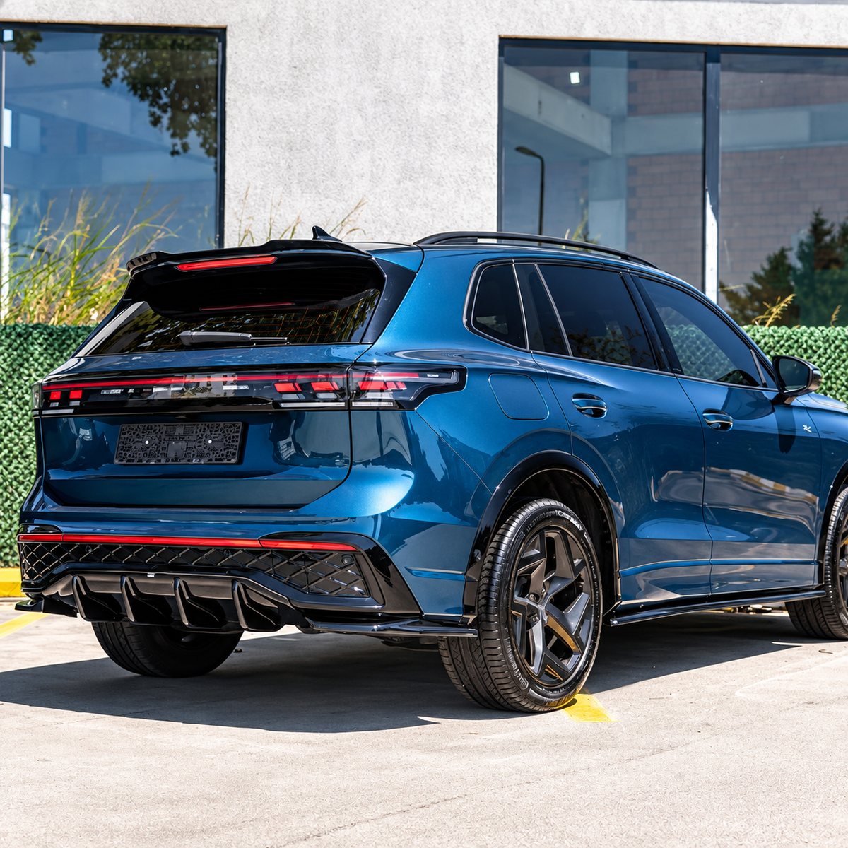 Tiguan - MK3 R-Line: Gloss Black Rear Spoiler 24+