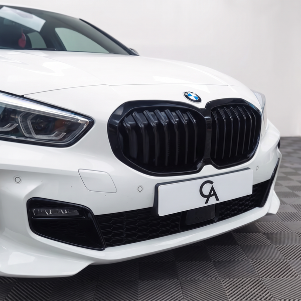 1 Series - F40: Gloss Black Single Slat Grill 20+