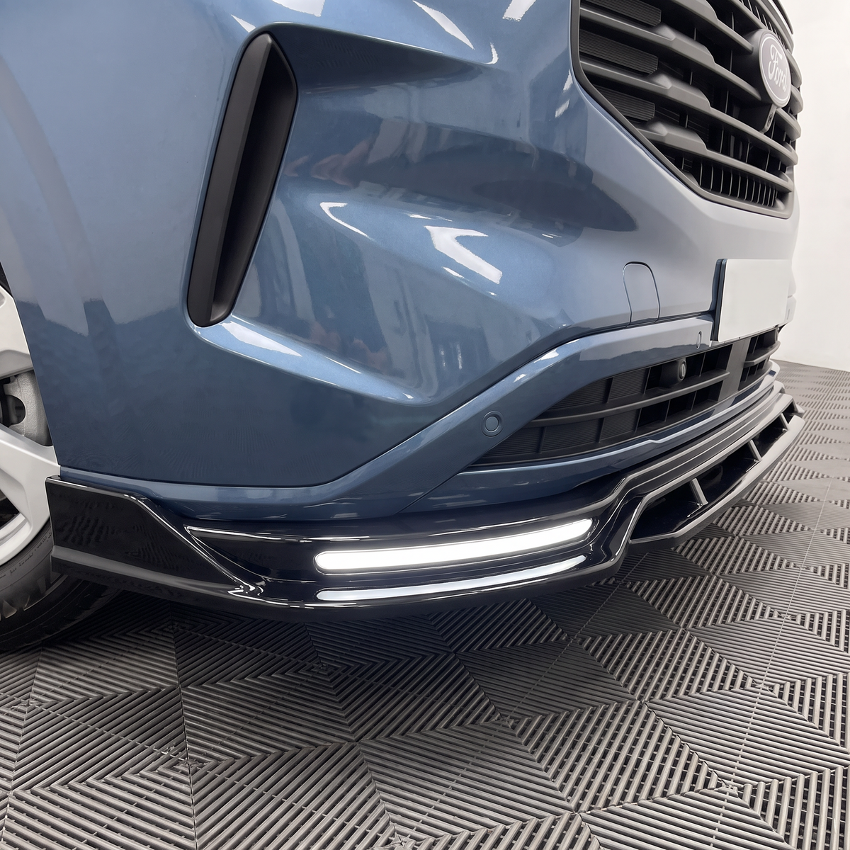 Ford Transit Custom MK2: Gloss Black Front Splitter with LED DRL 24+