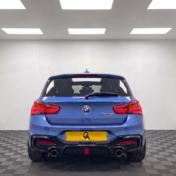 1 Series - F20/F21 Facelift: Gloss Black LED Dual Diffuser 15-19