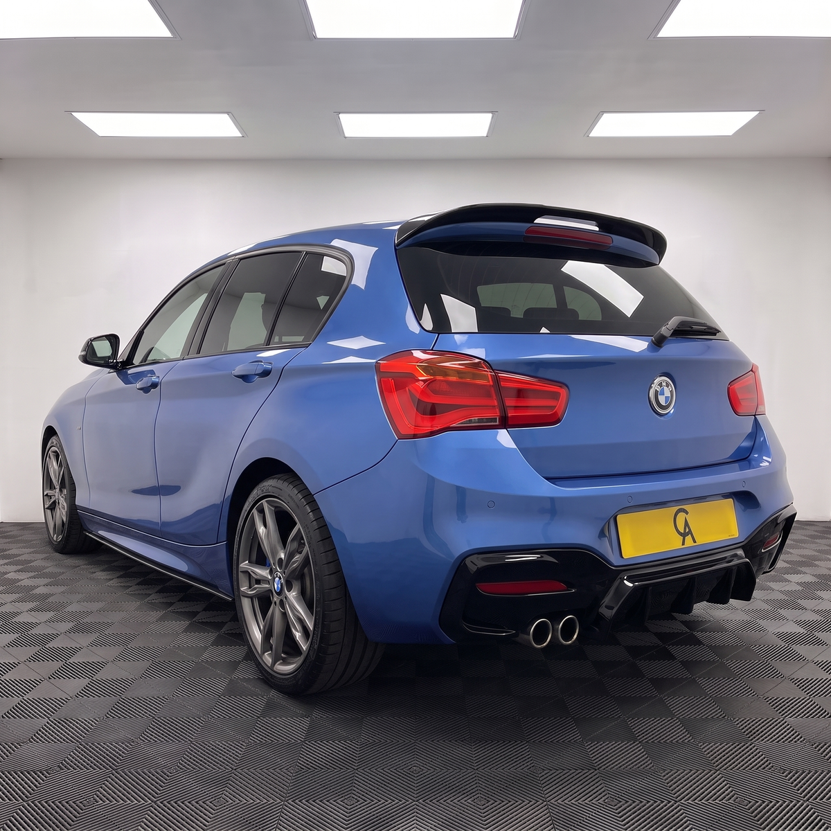 1 Series - F20/F21 Facelift: Gloss Black Twin Exhaust Diffuser 15-19