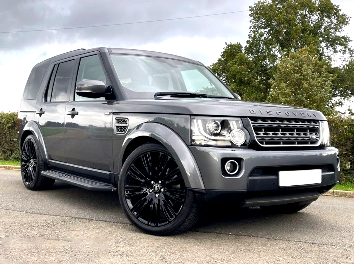 Land Rover Discovery 3: Black Side Steps 05-15