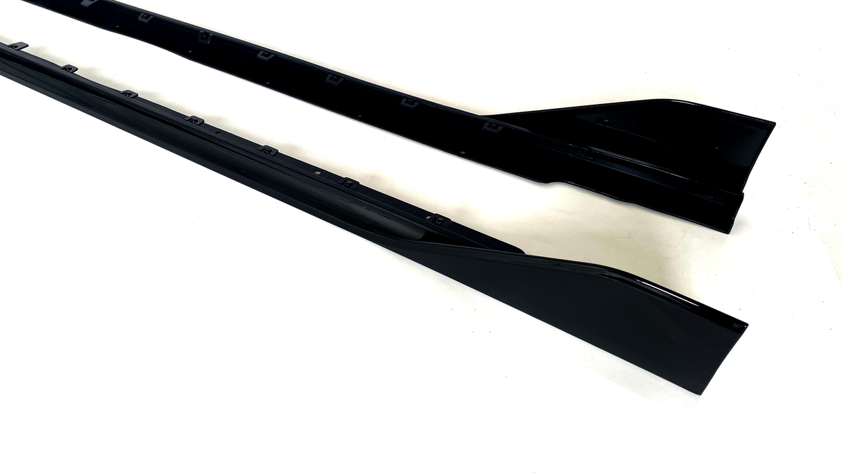 1 Series - F40: Gloss Black Side Skirt 20-24