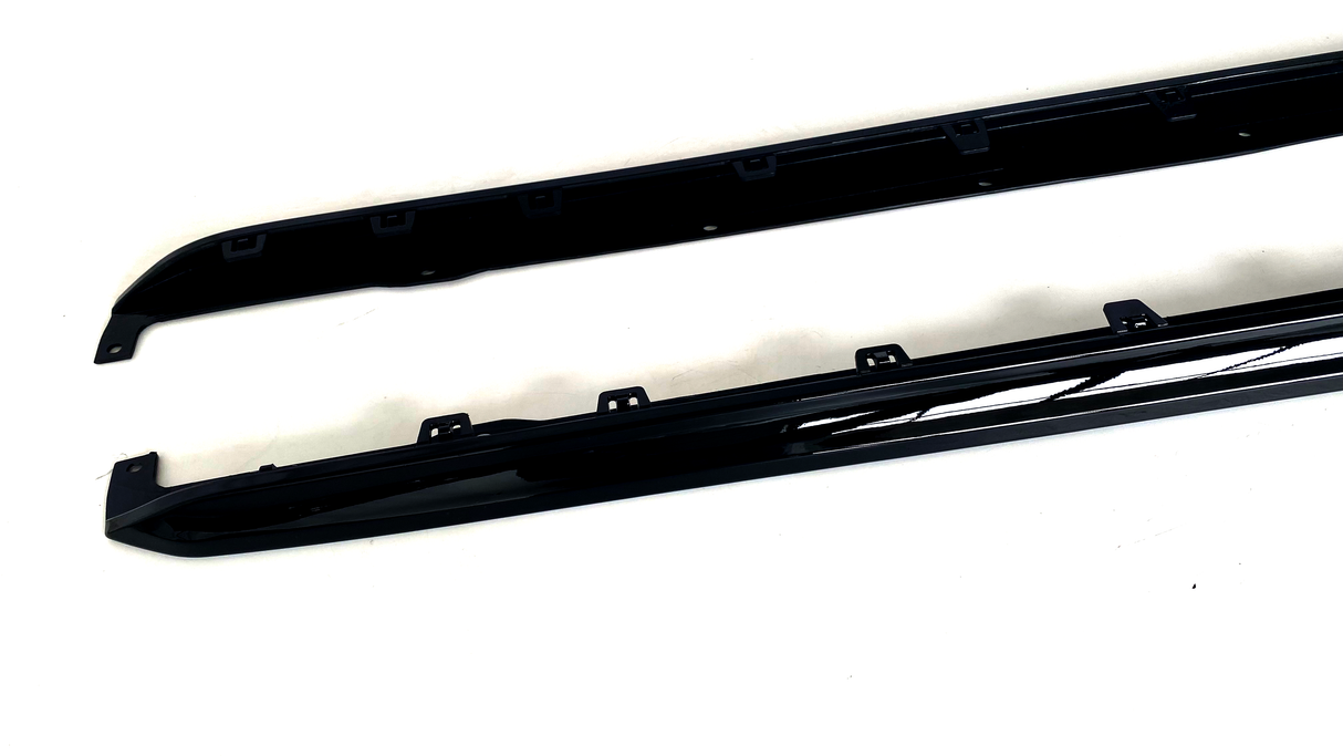 1 Series - F40: Gloss Black Side Skirt 20-24