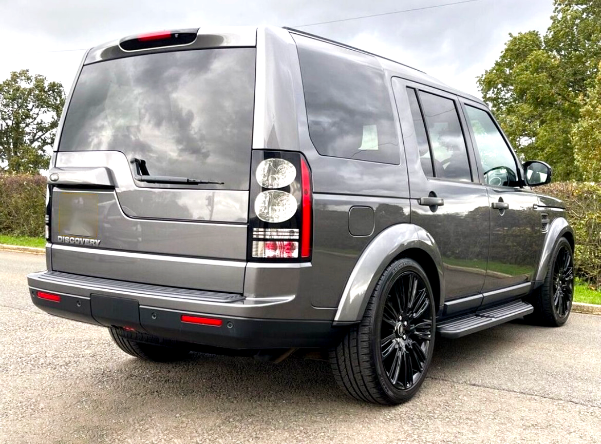 Land Rover Discovery 3: Black Side Steps 05-15