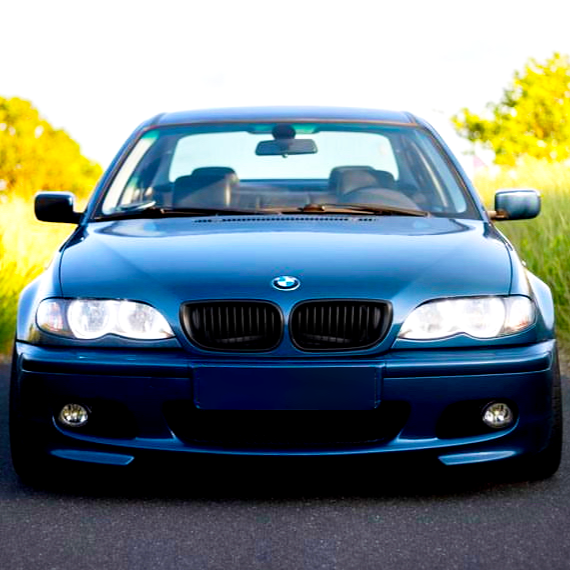 BMW 3 Series E46 Single Slate Grill: Gloss Black – Carbon Accents